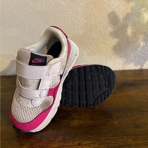 Nike Kids Sneakers in Pink and White